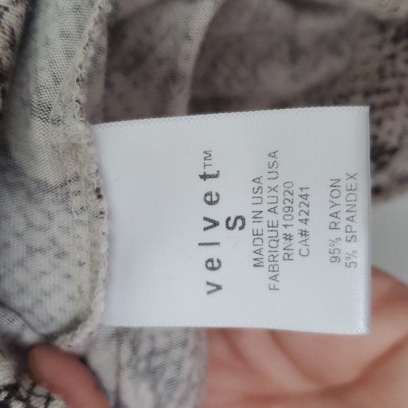 Snake print blouse - Picture 2 of 5